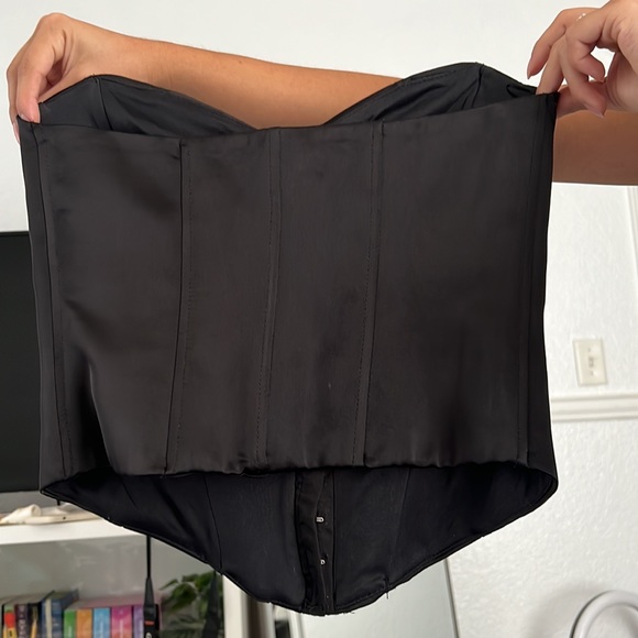 Corset - Picture 2 of 3